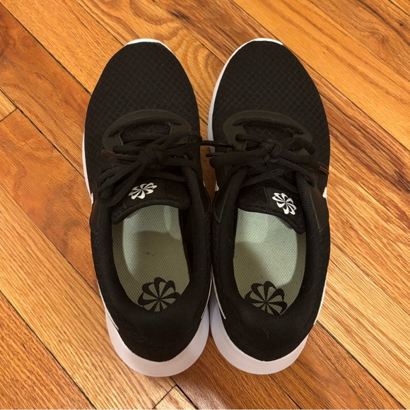 Nike Tanjun Running Sneakers - Picture 5 of 6